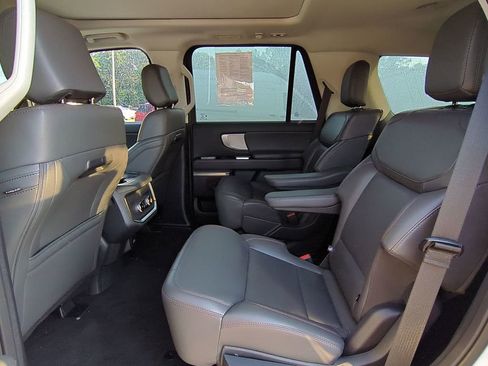 Used 2025 Ford Expedition Active RWD image 14