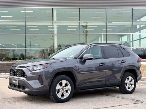 Used 2021 Toyota RAV4 LE image 2