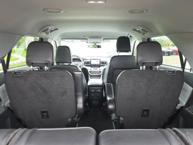 Used 2024 Ford Explorer XLT w/ Equipment Group 202A AWD/4WD image 12