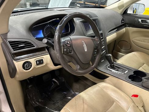 Used 2013 Lincoln MKT AWD image 6