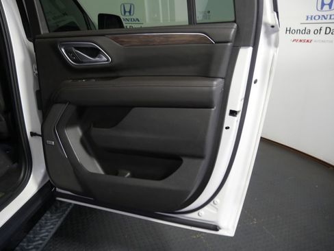 Used 2021 Chevrolet Suburban Z71 w/ Luxury Package AWD/4WD image 7