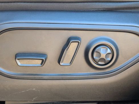 Used 2022 Jeep Grand Cherokee Limited image 17