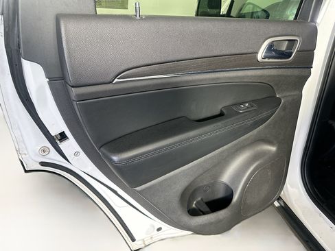 Used 2018 Jeep Grand Cherokee Limited w/ Luxury Group II AWD/4WD image 25