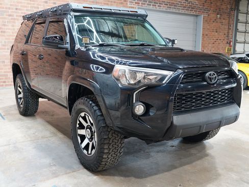 Used 2017 Toyota 4Runner TRD Off-Road image 3