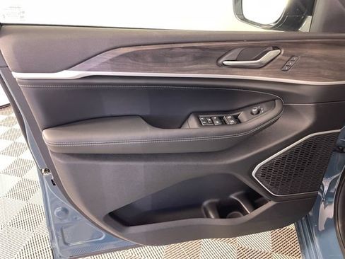 New 2026 Jeep Grand Cherokee Limited AWD/4WD image 8