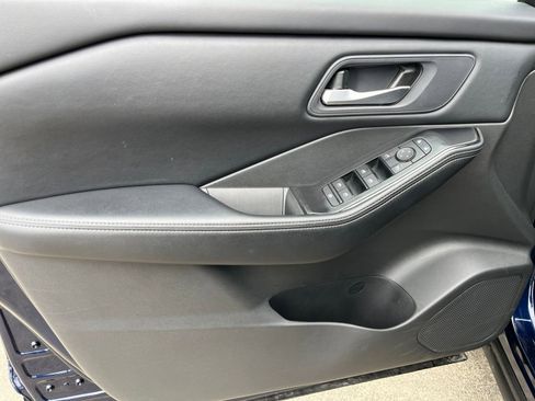 Used 2025 Nissan Rogue SV AWD/4WD image 18
