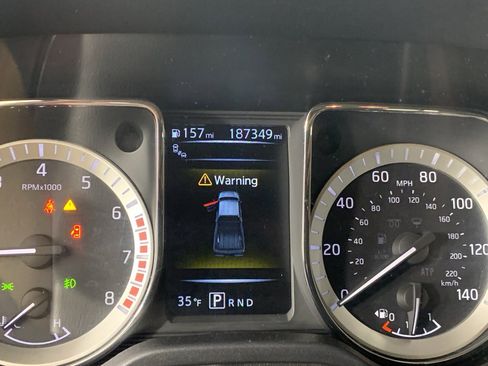 Used 2017 Nissan Titan SV image 24