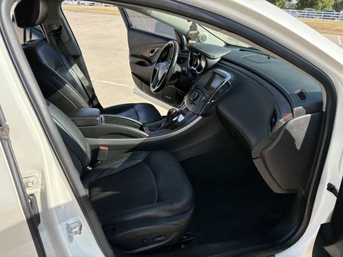 Used 2012 Buick LaCrosse Touring FWD image 11