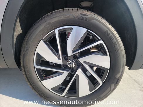 Used 2024 Volkswagen Atlas SE image 31