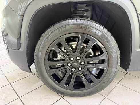 Certified 2023 GMC Acadia SLE w/ Driver Convenience Package FWD image 12