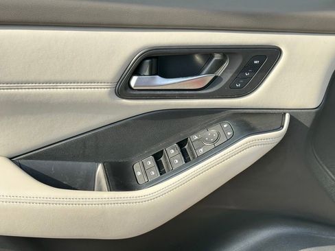 Used 2023 Nissan Rogue SL w/ SL Premium Package image 17