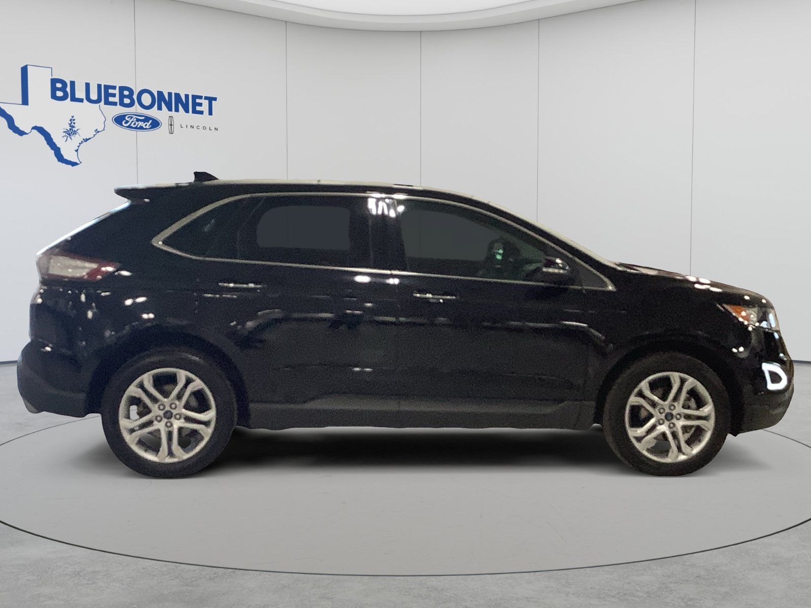 Used 2016 Ford Edge Titanium w/ Equipment Group 302A FWD image 3