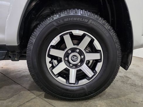 Used 2022 Toyota 4Runner TRD Off-Road AWD/4WD image 15