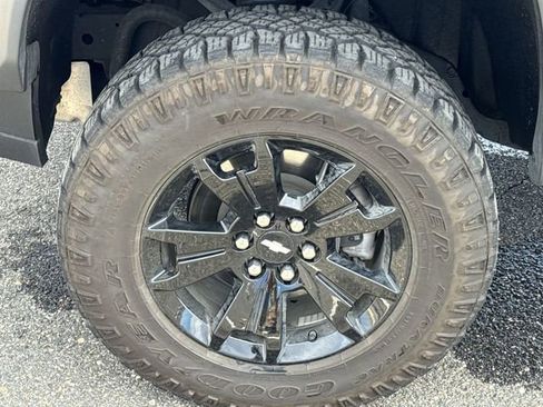 Used 2022 Chevrolet Colorado ZR2 w/ ZR2 Midnight Special Edition image 28