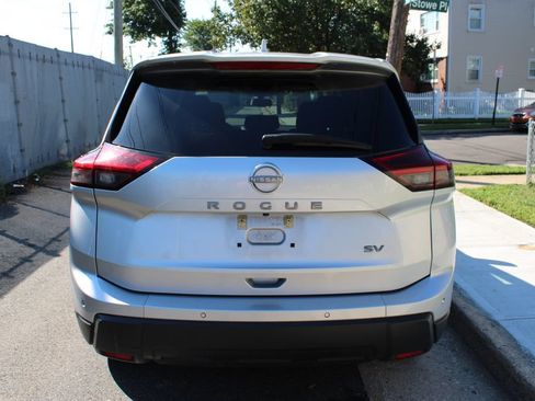 Used 2024 Nissan Rogue SV FWD image 6