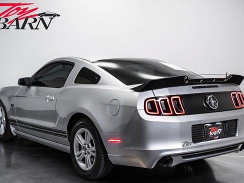 Used 2014 Ford Mustang Coupe RWD image 3