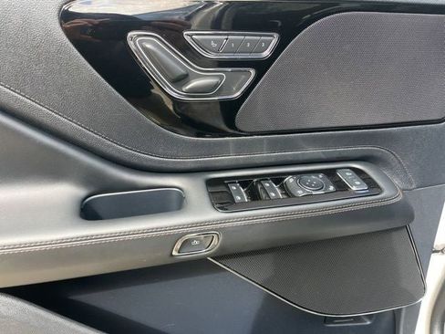 Certified 2025 Lincoln Aviator AWD image 42