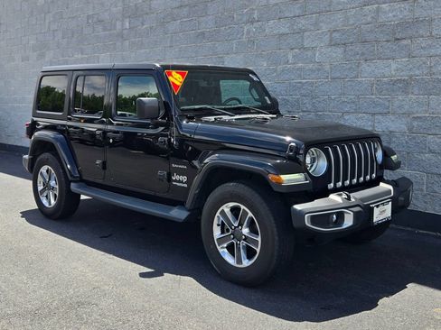 Used 2018 Jeep Wrangler Unlimited Sahara AWD/4WD image 7