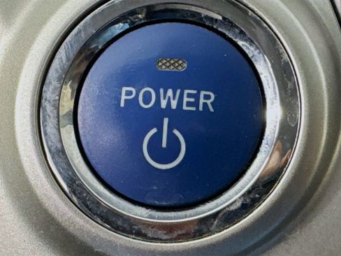 Used 2014 Toyota Prius V Two image 19