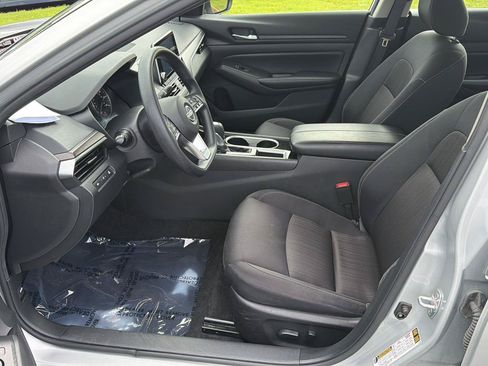 Used 2024 Nissan Altima 2.5 SV FWD image 10