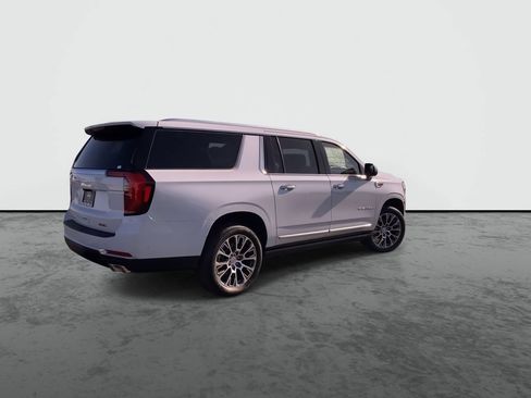 Used 2026 GMC Yukon XL Denali w/ Denali Reserve Package AWD/4WD image 8
