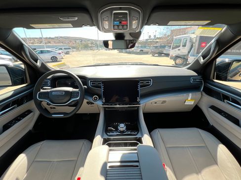 New 2026 Jeep Grand Wagoneer 4WD image 9