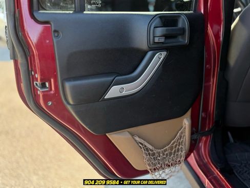 Used 2013 Jeep Wrangler Unlimited Rubicon w/ Connectivity Group AWD/4WD image 12