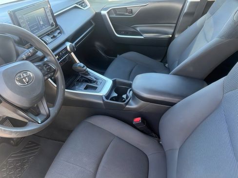 Used 2019 Toyota RAV4 LE image 19
