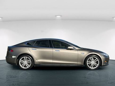 Used 2016 Tesla Model S 70 RWD image 8