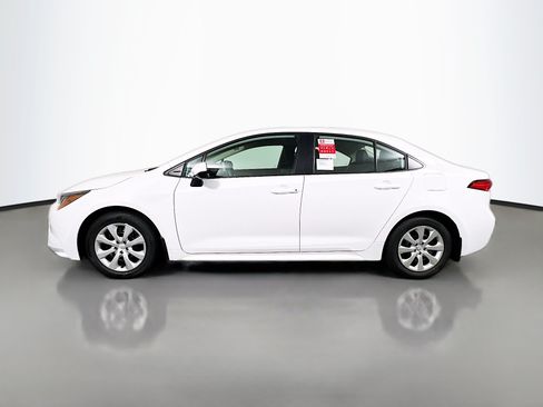 Used 2025 Toyota Corolla LE FWD image 9