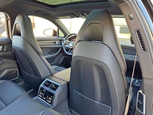 Used 2022 Porsche Panamera 4S w/ Premium Package AWD/4WD image 39