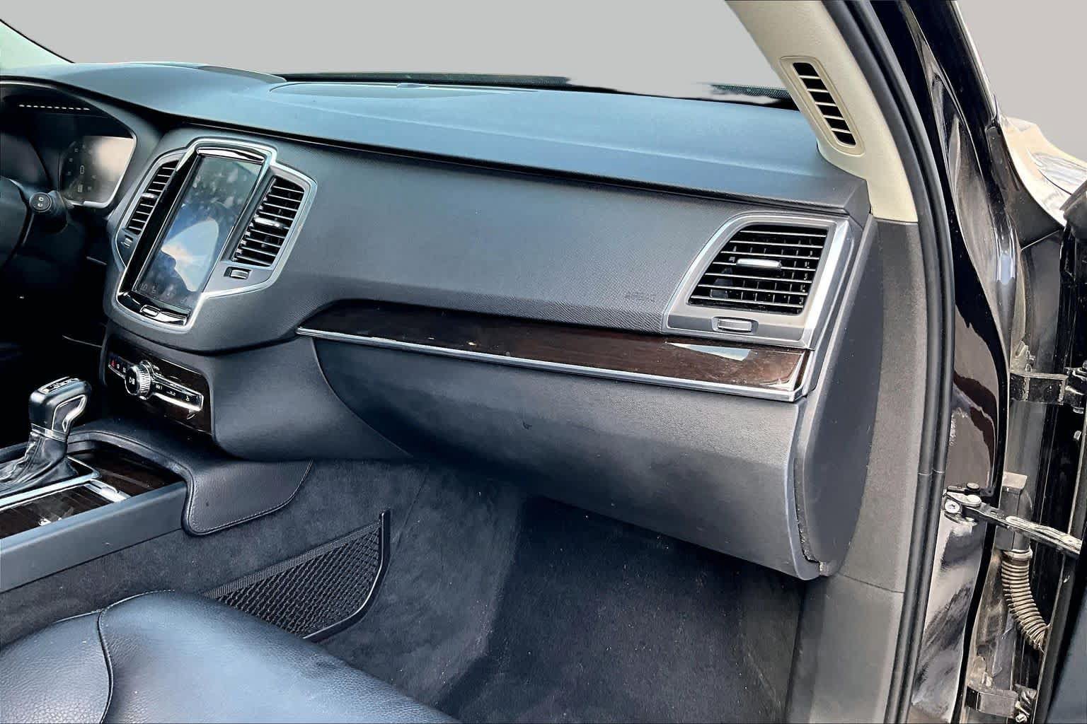 Used 2019 Volvo XC90 T6 Momentum w/ Advanced Package AWD/4WD image 17