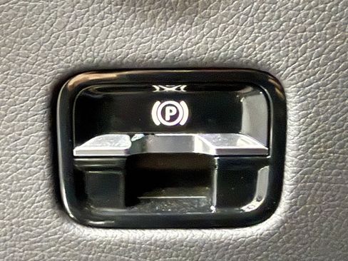 Certified 2023 Mercedes-Benz GLC 300 image 28