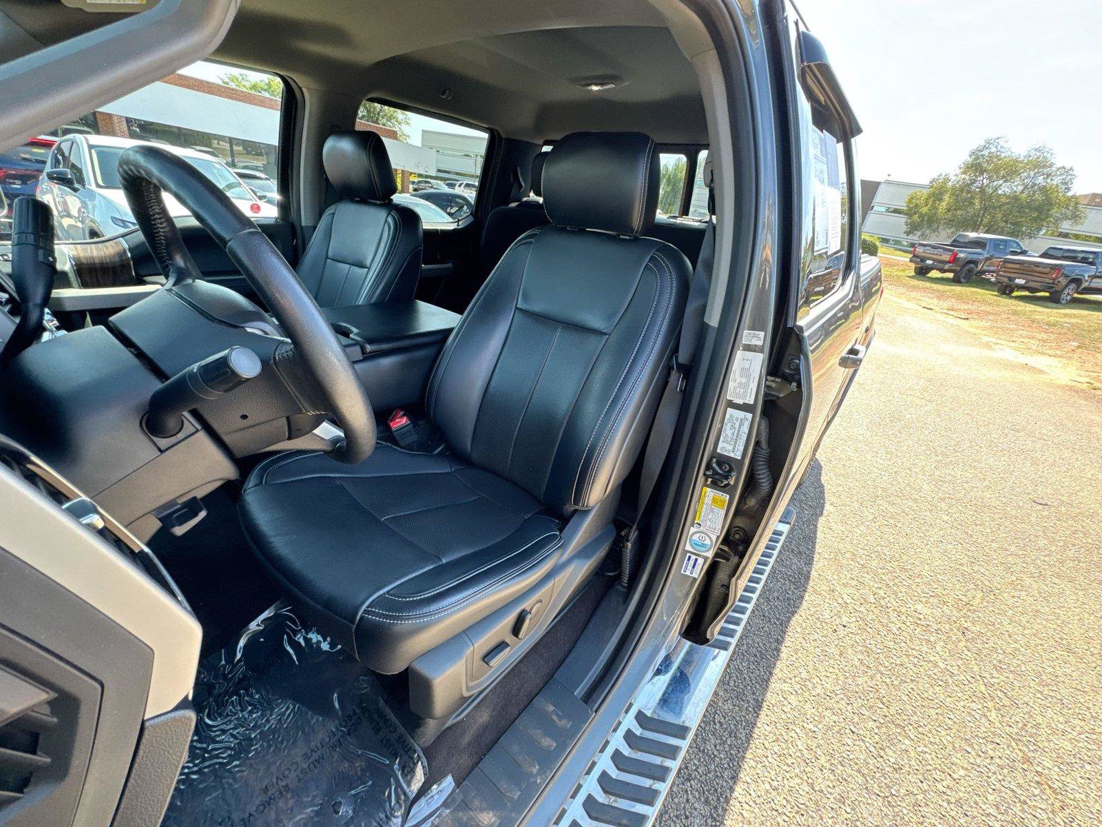 Used 2019 Ford F150 Lariat w/ Max Trailer Tow Package AWD/4WD image 3
