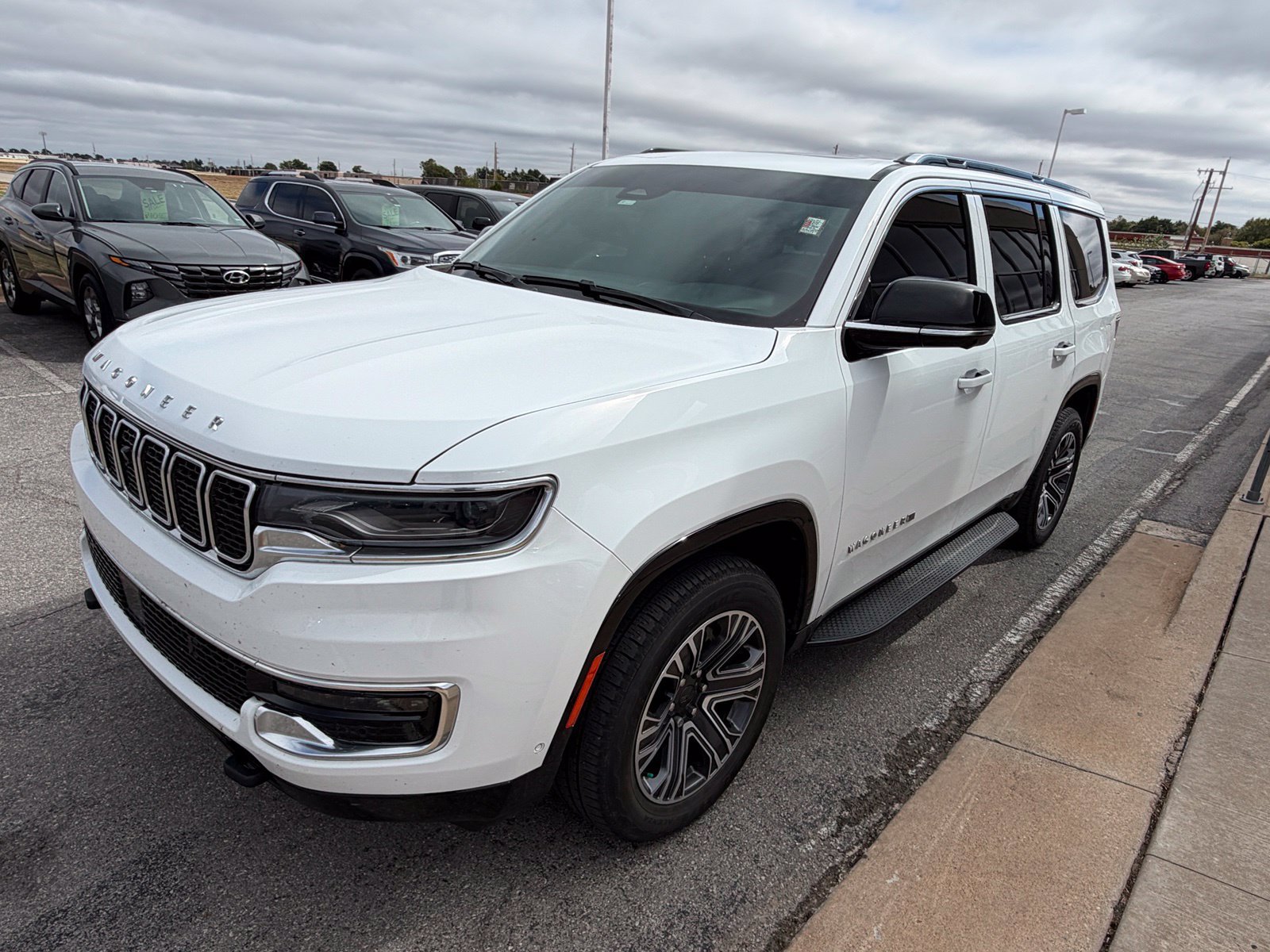 Used 2023 Jeep Wagoneer 4WD w/ Premium Group I image 1