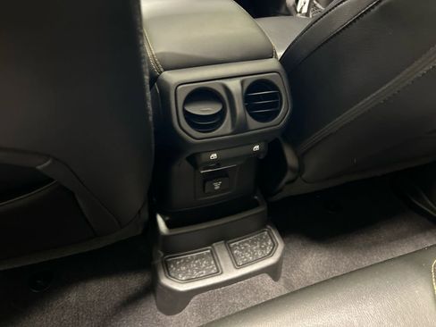 Used 2022 Jeep Wrangler Unlimited Sahara image 31
