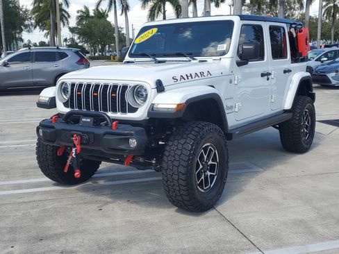 Used 2024 Jeep Wrangler Sahara image 7