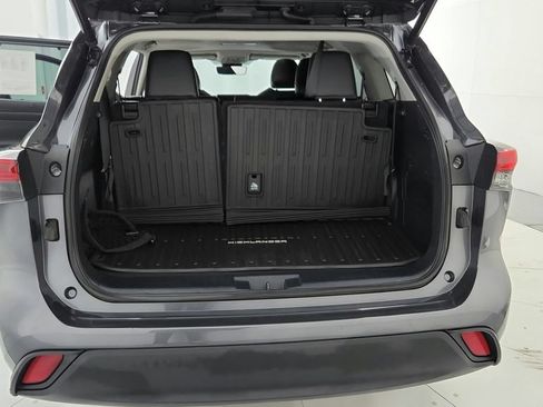 Used 2023 Toyota Highlander XLE AWD/4WD image 17