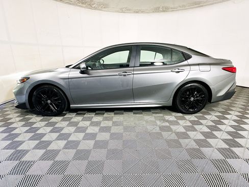 Used 2025 Toyota Camry SE FWD image 6