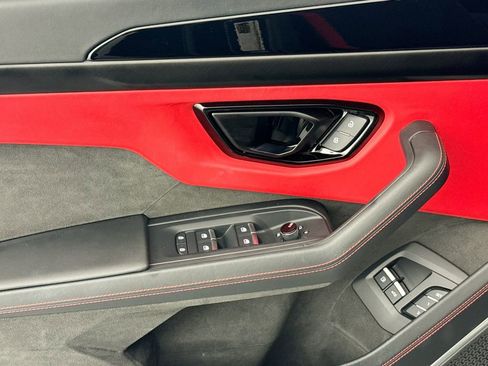 Used 2025 Lamborghini Urus Performante AWD/4WD image 18