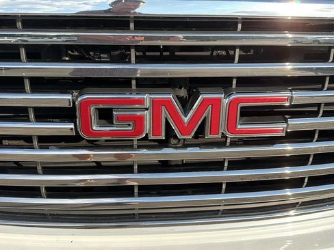 Used 2017 GMC Yukon XL SLT w/ Premium Edition AWD/4WD image 9