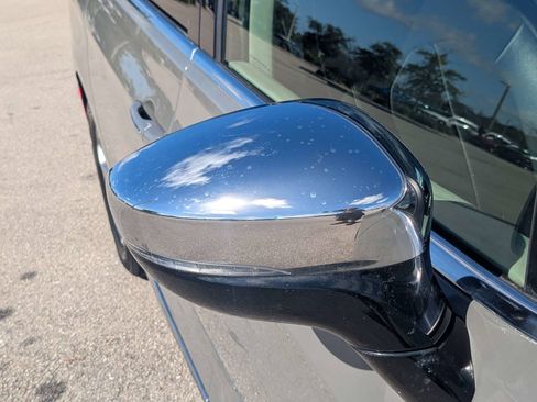 Used 2023 Chrysler Pacifica Limited FWD image 11