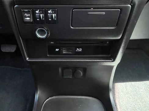 Used 2016 Toyota Sienna SE Premium FWD image 18