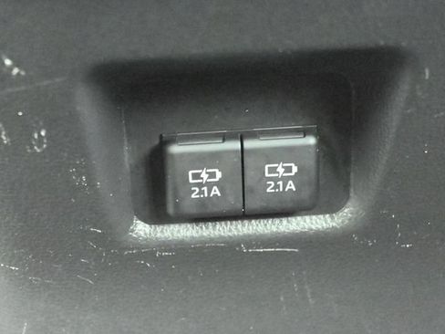 Used 2021 Toyota RAV4 XLE w/ Convenience Package AWD/4WD image 12