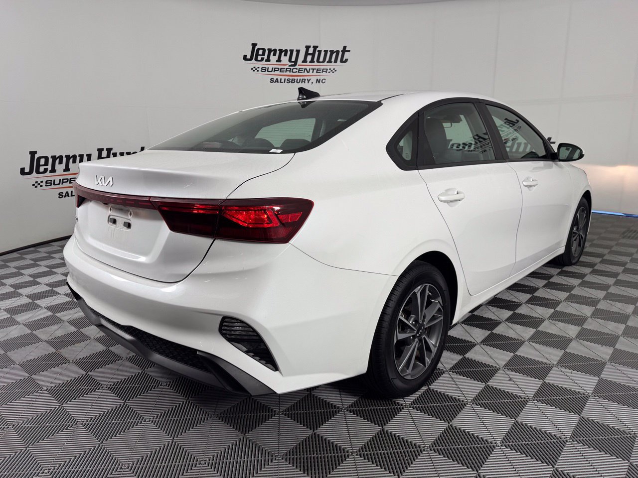Used 2024 Kia Forte LXS FWD image 7