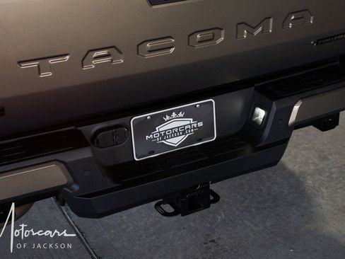 Used 2025 Toyota Tacoma TRD Off-Road image 33