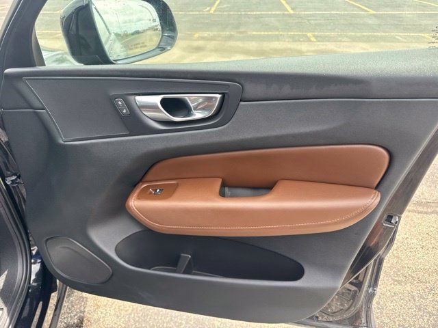 Used 2023 Volvo XC60 B5 Plus AWD/4WD image 14