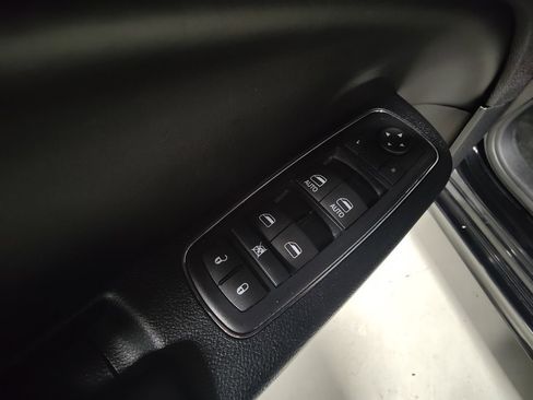 Used 2015 Chrysler 300 S w/ 300S Premium Group image 23