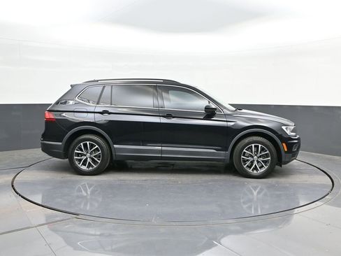 Used 2020 Volkswagen Tiguan SE w/ Panoramic Sunroof Package FWD image 24
