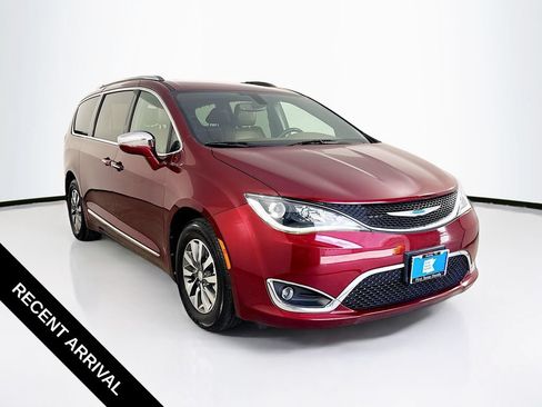 Used 2020 Chrysler Pacifica Limited FWD image 1